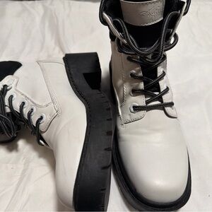 Kendall & Kylie Black Signature Detail